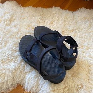 Black Tevas